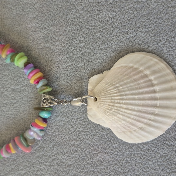 Natural Shell 3 Piece Jewelry Set.Beautiful Colors - Picture 2 of 8